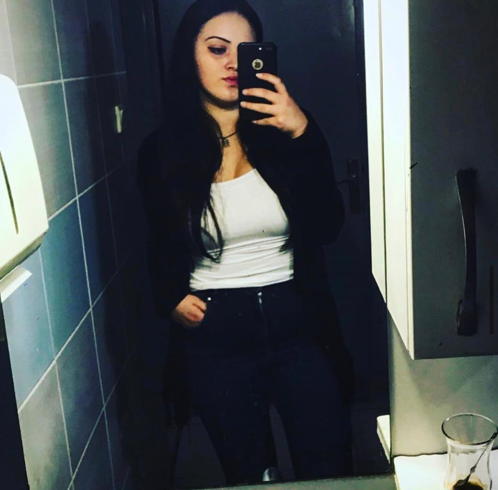 Bostancı'da Sarı Saçlı, Sportif ve Bakımlı Olgun Bayan