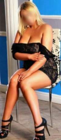 Bedenini paylaşmayı göze alan seksi escort Zeynep